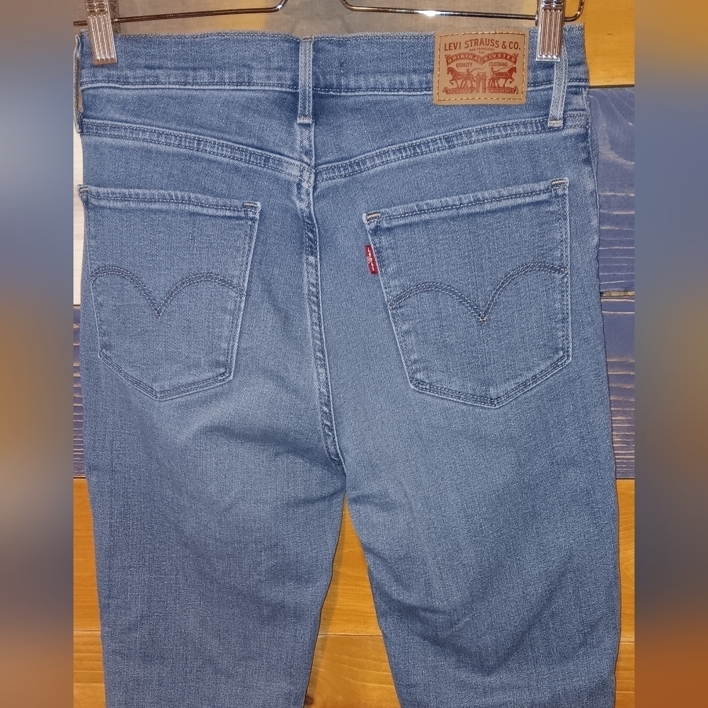 Levi's High Rise Straight Crop Jean 28 - Picture 7 of 8